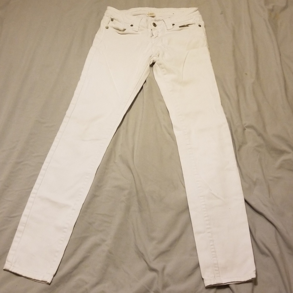 White skinny jeans